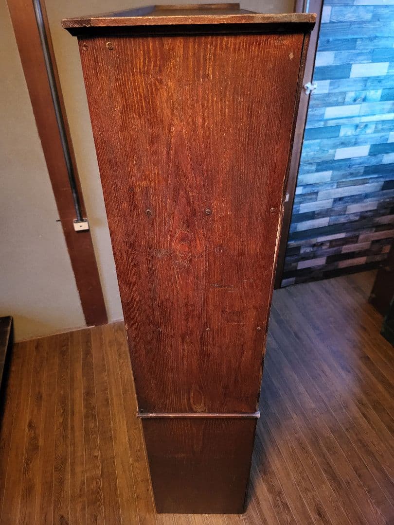 本棚　飾り棚　食器棚　収納棚　引き出し 2杯　ゆらゆらガラス　古家具