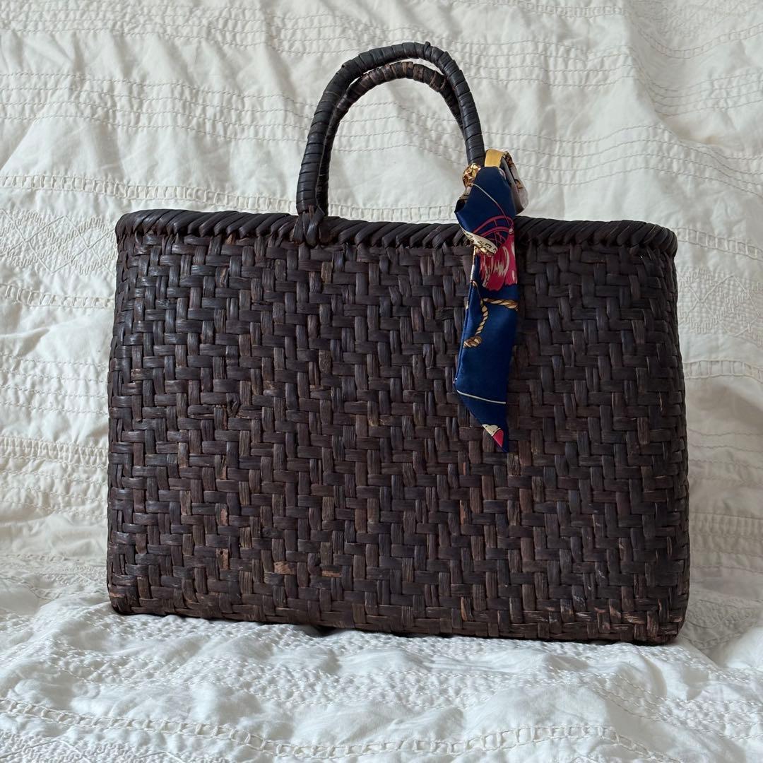 ダークブラウンかごバッグ スカーフ付き　山ぶどう手作り