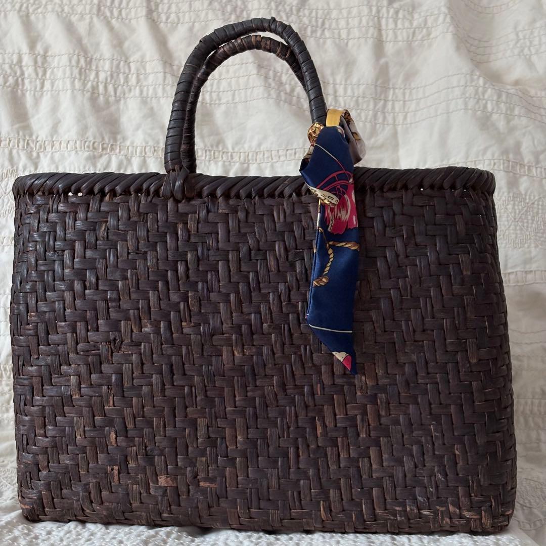 ダークブラウンかごバッグ スカーフ付き　山ぶどう手作り