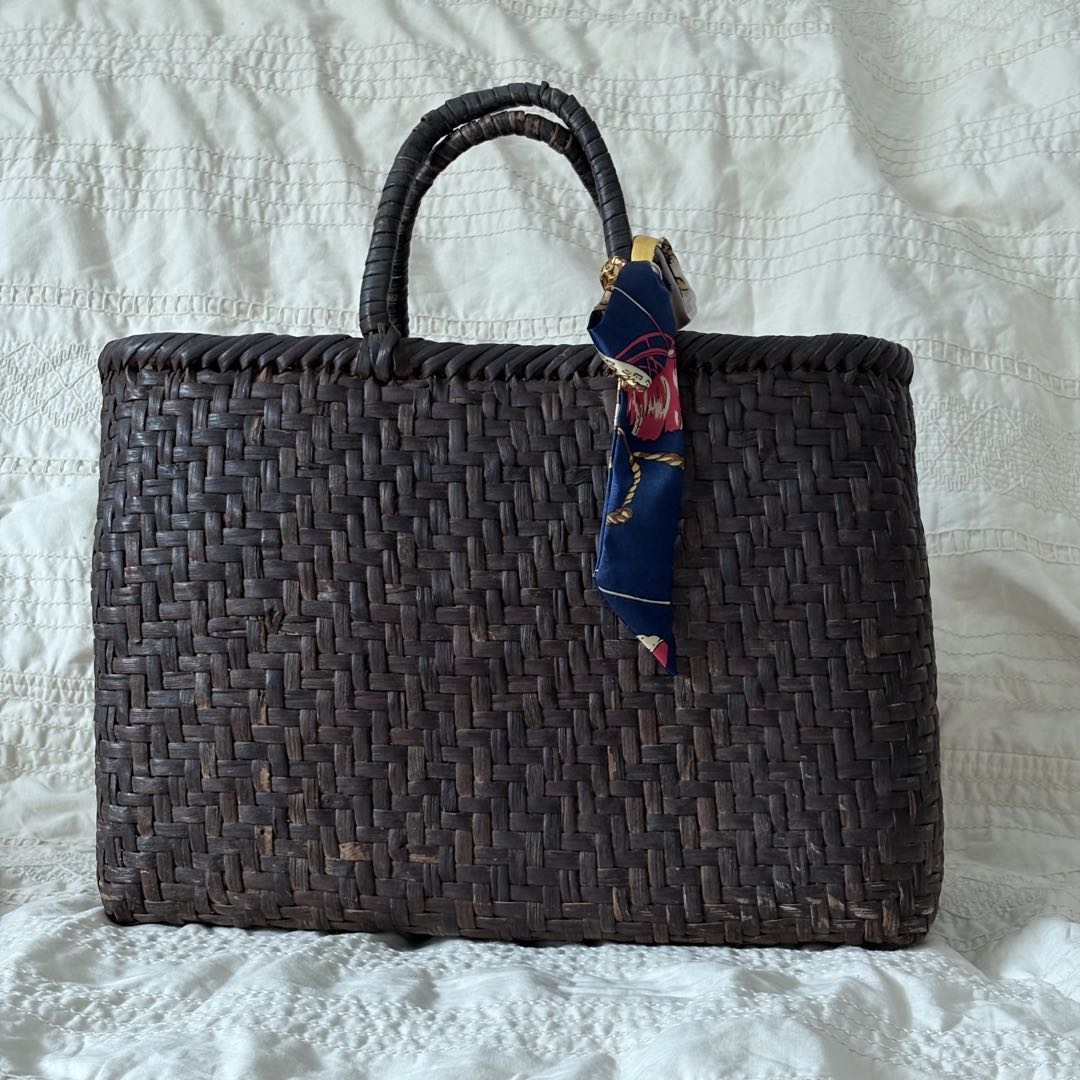 ダークブラウンかごバッグ スカーフ付き　山ぶどう手作り