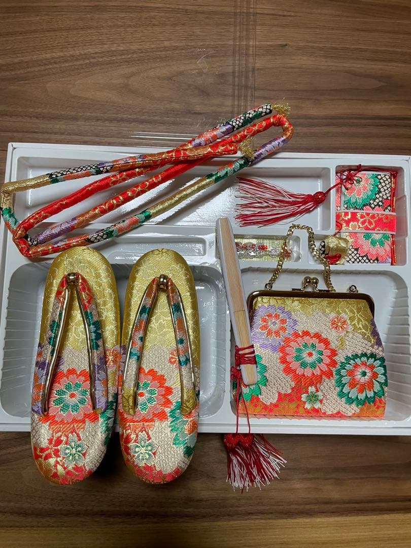 七五三 着物フルセット 6歳7歳　赤色 花柄　お参り着　女児　正絹　新品　髪飾り