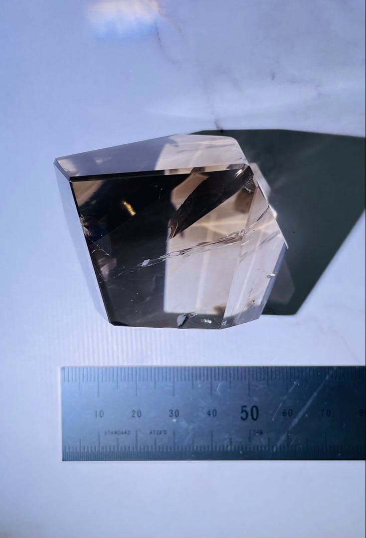 バイーア産　再生への道標レムリアンスモーキークリスタルフリーフォーム台座付き