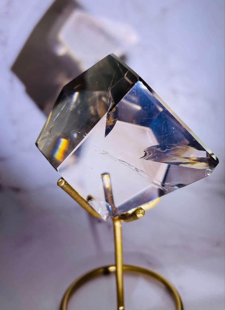 バイーア産　再生への道標レムリアンスモーキークリスタルフリーフォーム台座付き