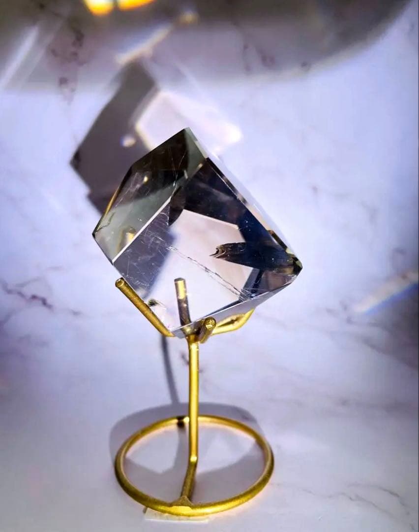 バイーア産　再生への道標レムリアンスモーキークリスタルフリーフォーム台座付き