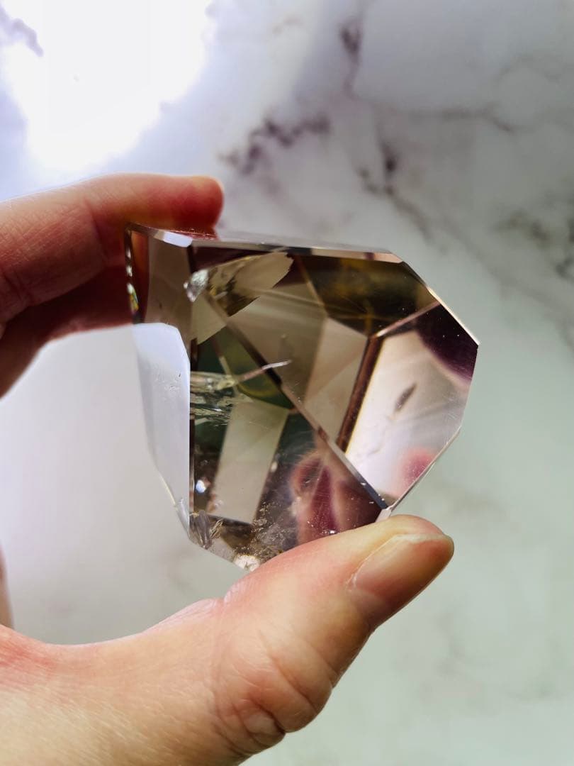 バイーア産　再生への道標レムリアンスモーキークリスタルフリーフォーム台座付き