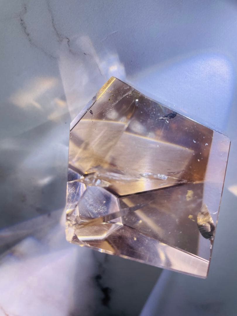 バイーア産　再生への道標レムリアンスモーキークリスタルフリーフォーム台座付き