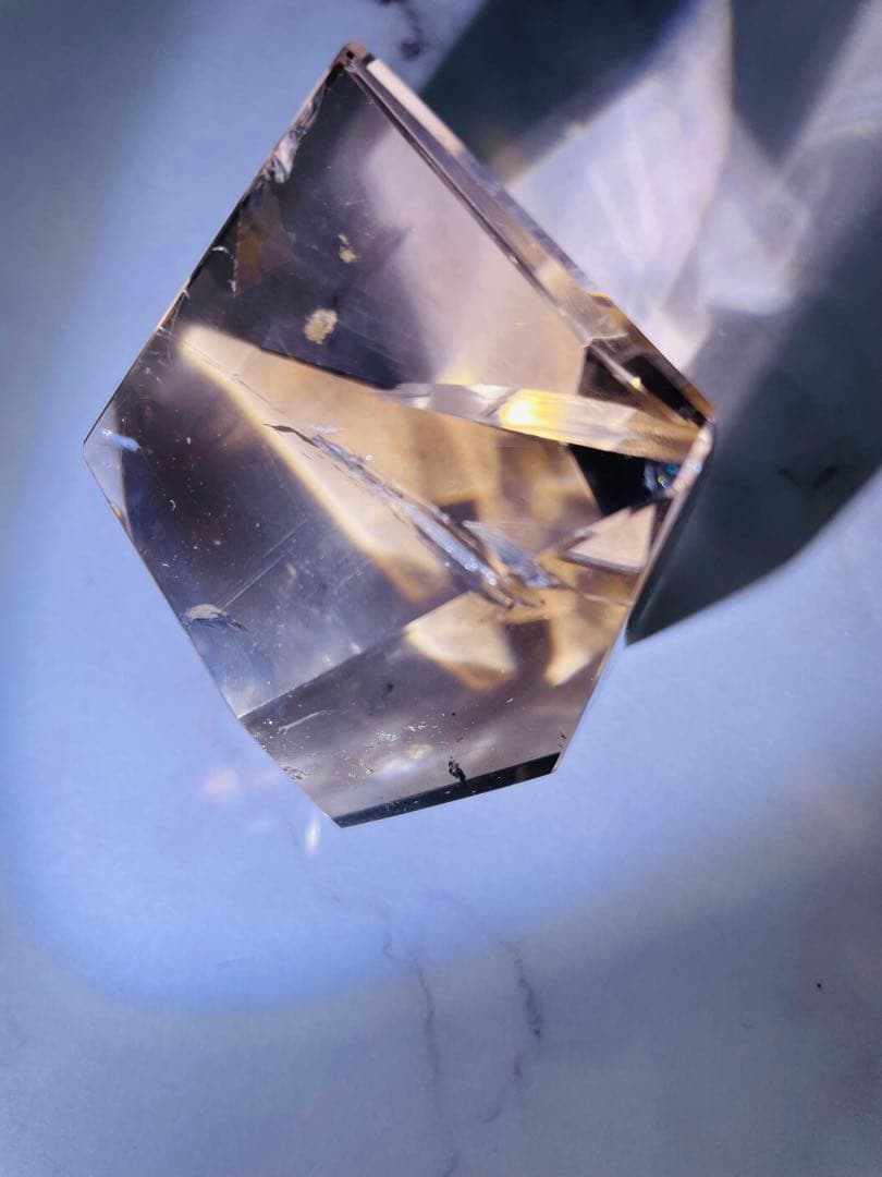 バイーア産　再生への道標レムリアンスモーキークリスタルフリーフォーム台座付き