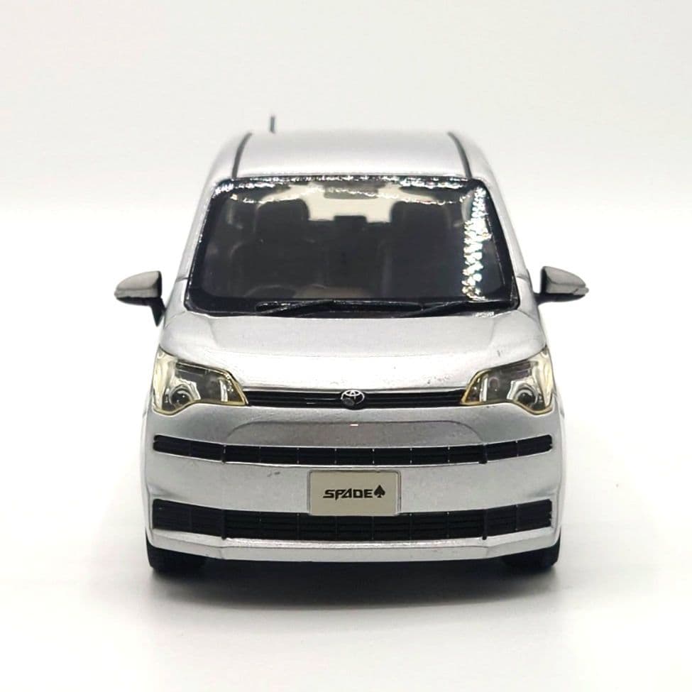 ミニカー】トヨタ スペイド カラーサンプル ミニカー 1/30 シルバー