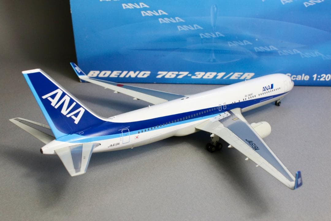 レア ANA B767-300ER JA619A 1/200 完成品 - メルカリ
