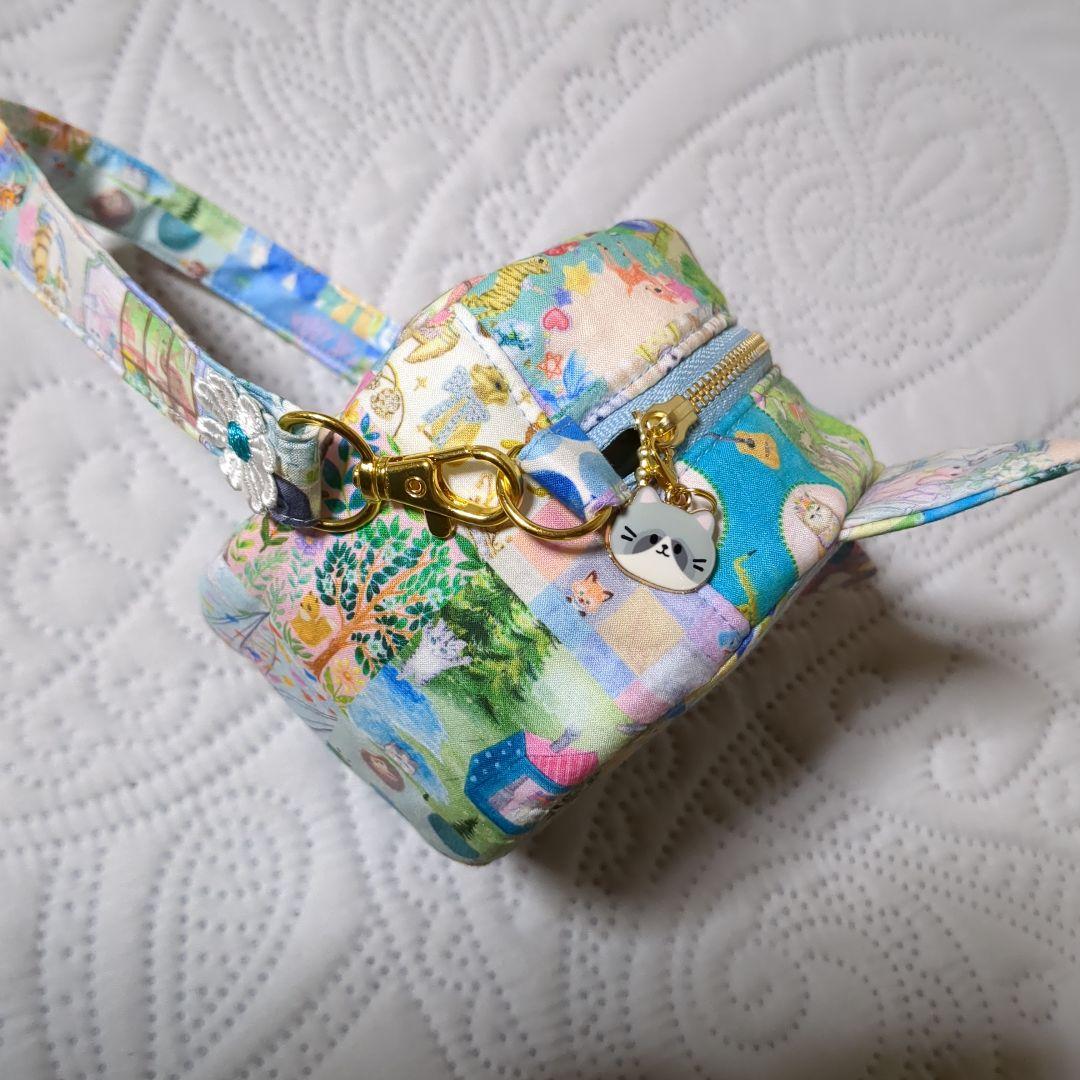 新柄…ユキエモンアニバーサリーパッチワーク ブルー系…コロンと猫ポーチ