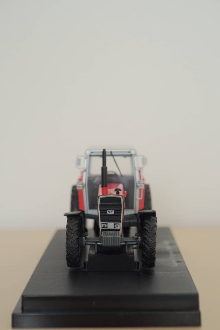 1/32 Massey Ferguson 2640 トラクター ミニチュア - メルカリ