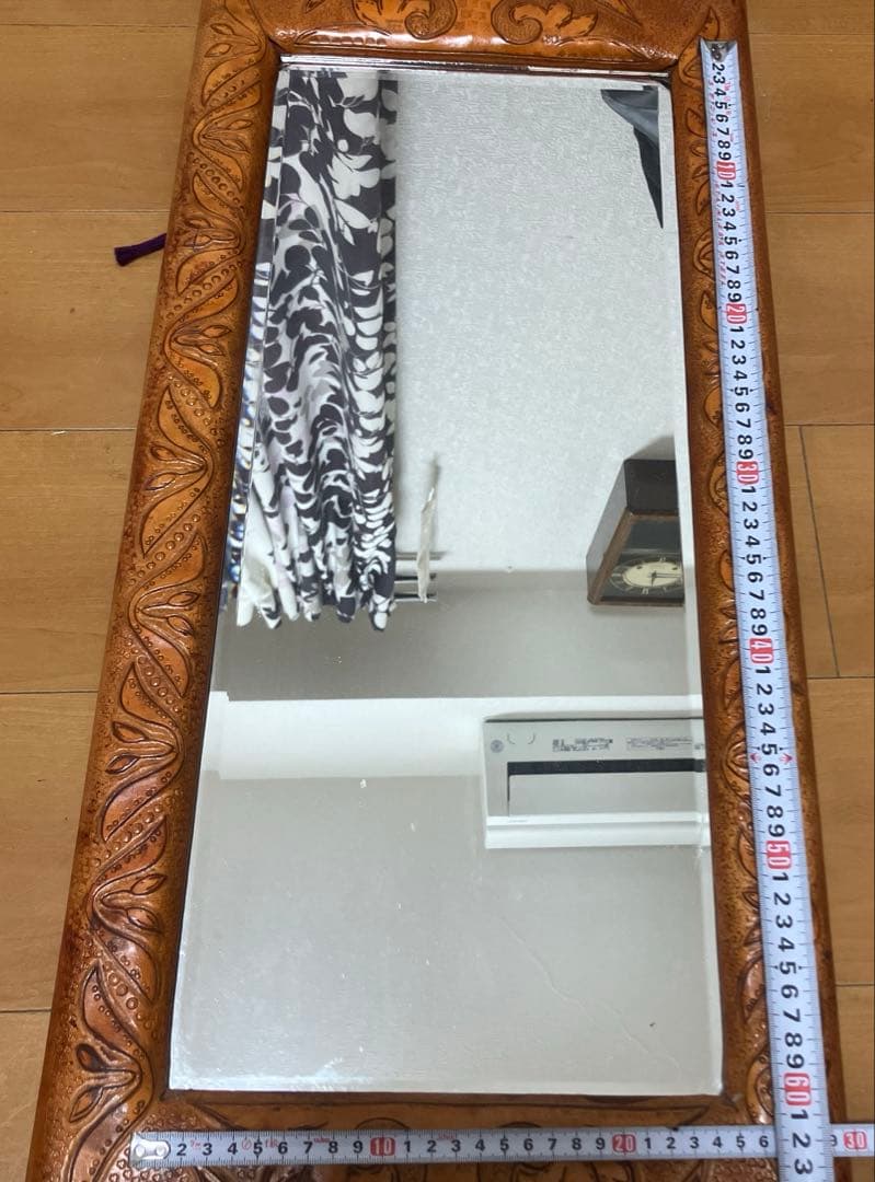 壁掛け鏡　革　カービング