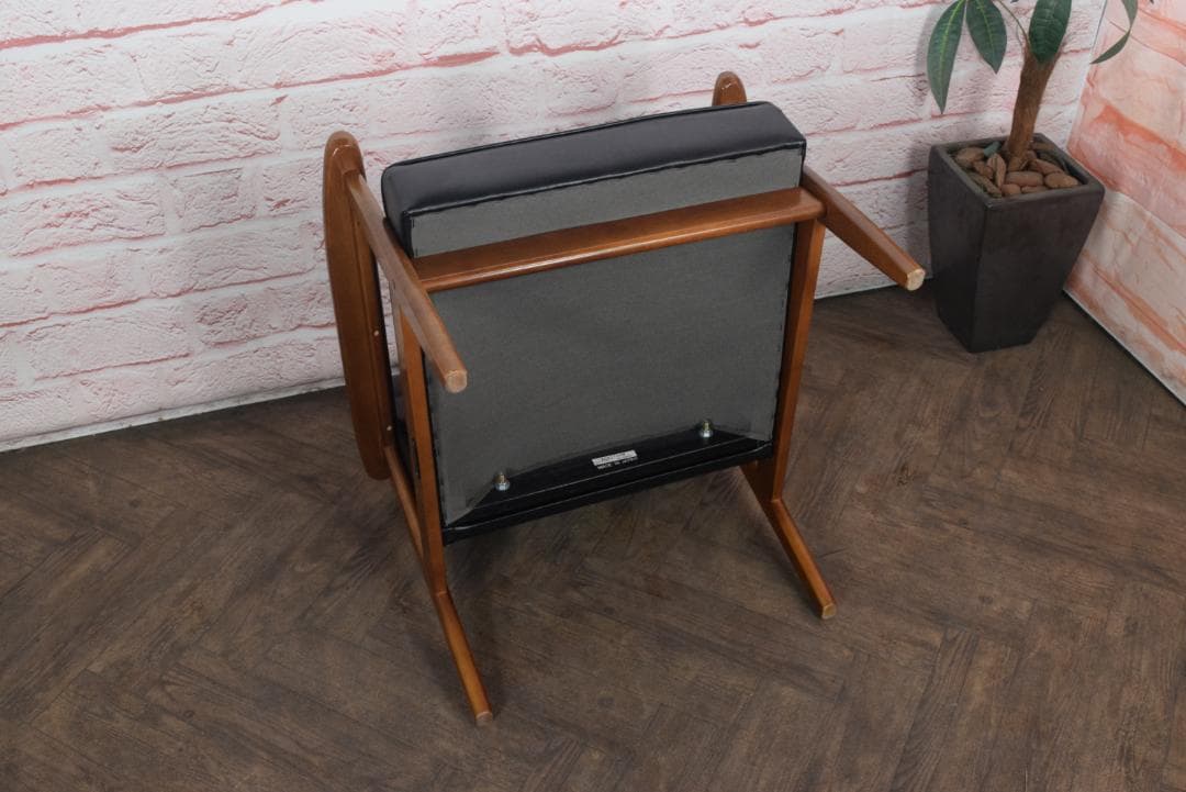 展示品　カリモク60 Kチェア スタンダードブラック　 W36170BW　19D