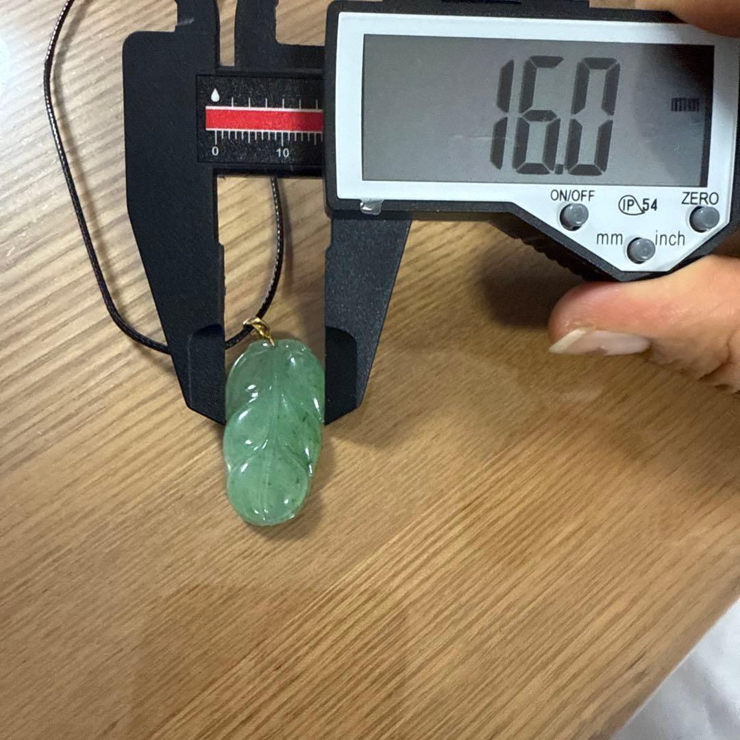 翡翠 葉型ペンダント 鑑定書付き