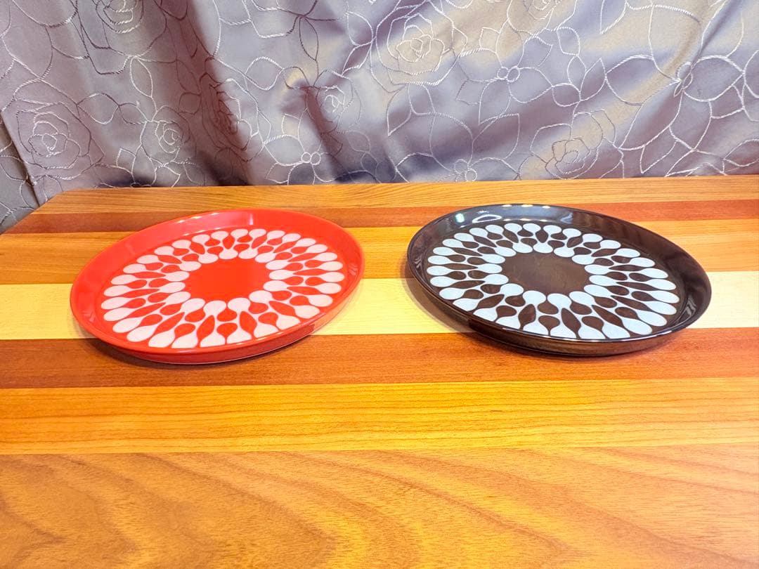 マルヒロ　ハウスインダストリアル　赤と黒茶の水滴模様皿 2枚セット