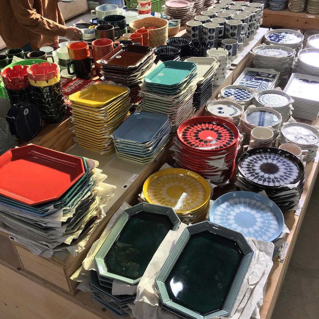 マルヒロ　ハウスインダストリアル　赤と黒茶の水滴模様皿 2枚セット