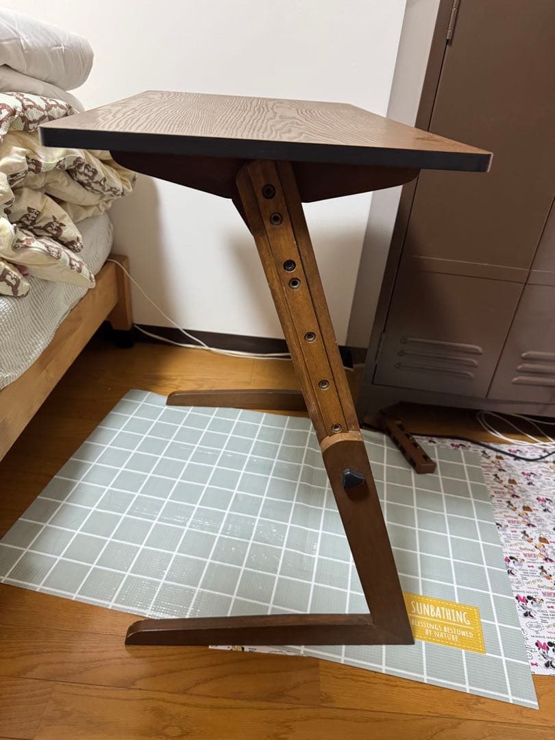 ブラウン木製折りたたみテーブル