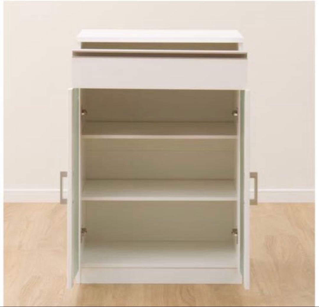 【美品】ニトリキャビネット 食器棚 フォルムNガラス扉付き