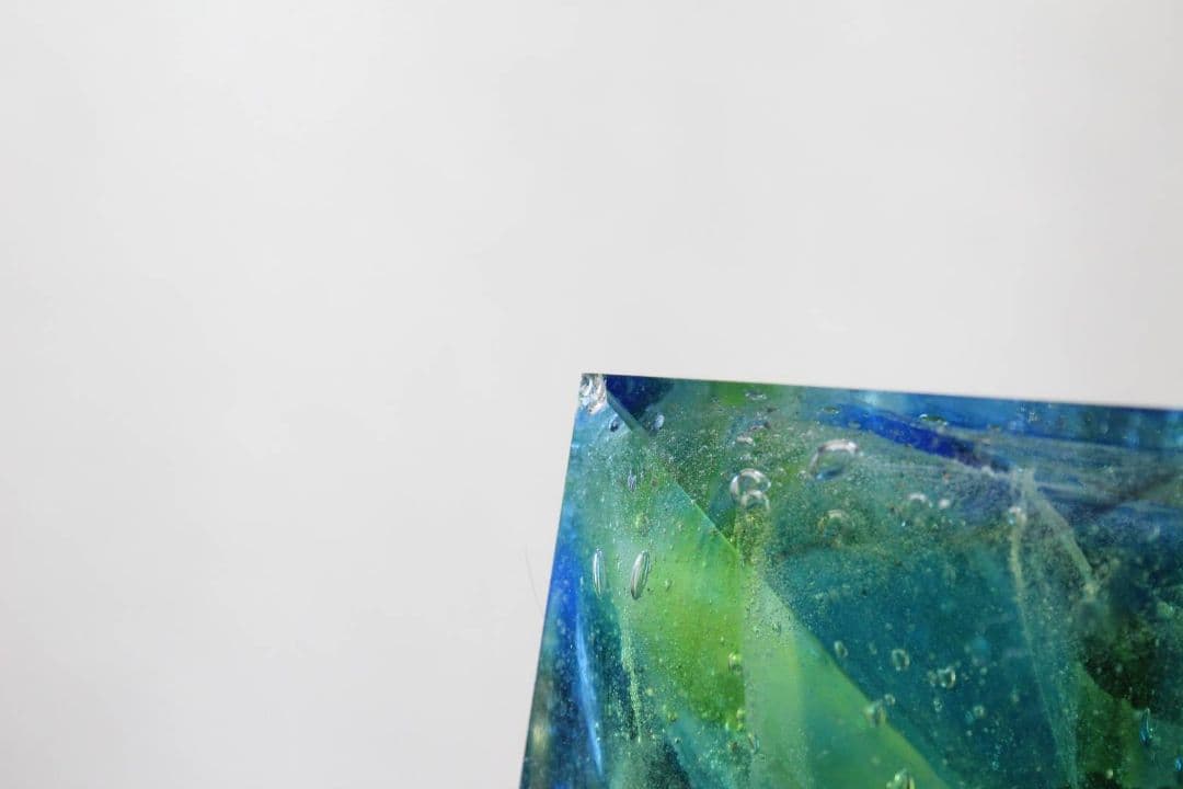 シエラネバダ産アンダラクリスタル　ピラミッド　マルチカラー　グリーン＆ブルー系