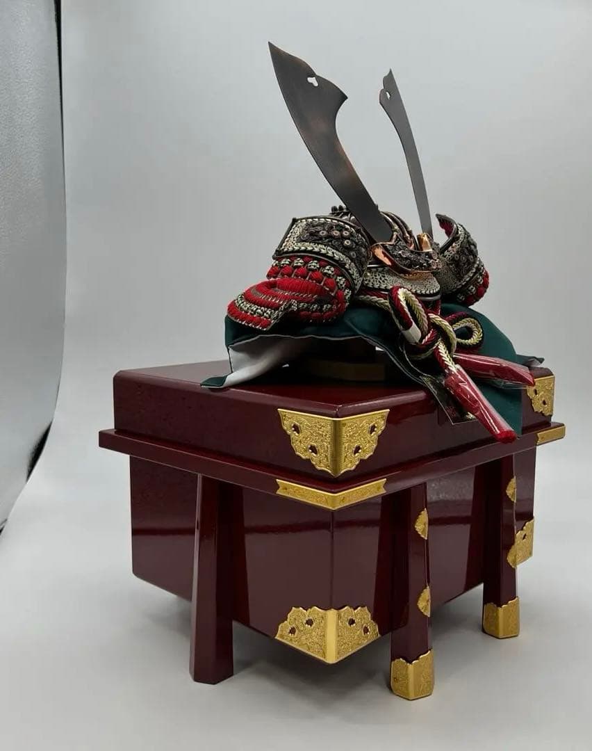 端午の節句　五月人形飾り　兜10号正絹　京極　銅鎧金