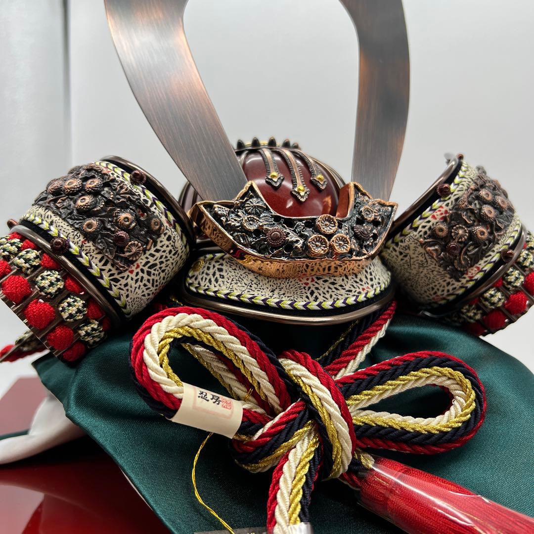 端午の節句　五月人形飾り　兜10号正絹　京極　銅鎧金