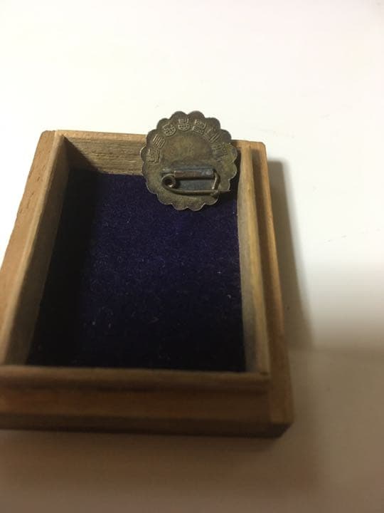 財務部員微章　ピンバッジ　創価学会　鶴丸紋