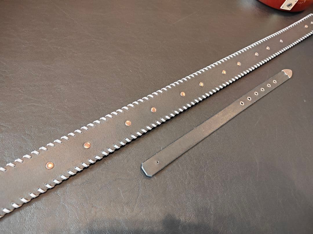 ギターストラップ 本革3mm厚 ターコイズ風コンチョ 117〜130cm - メルカリ