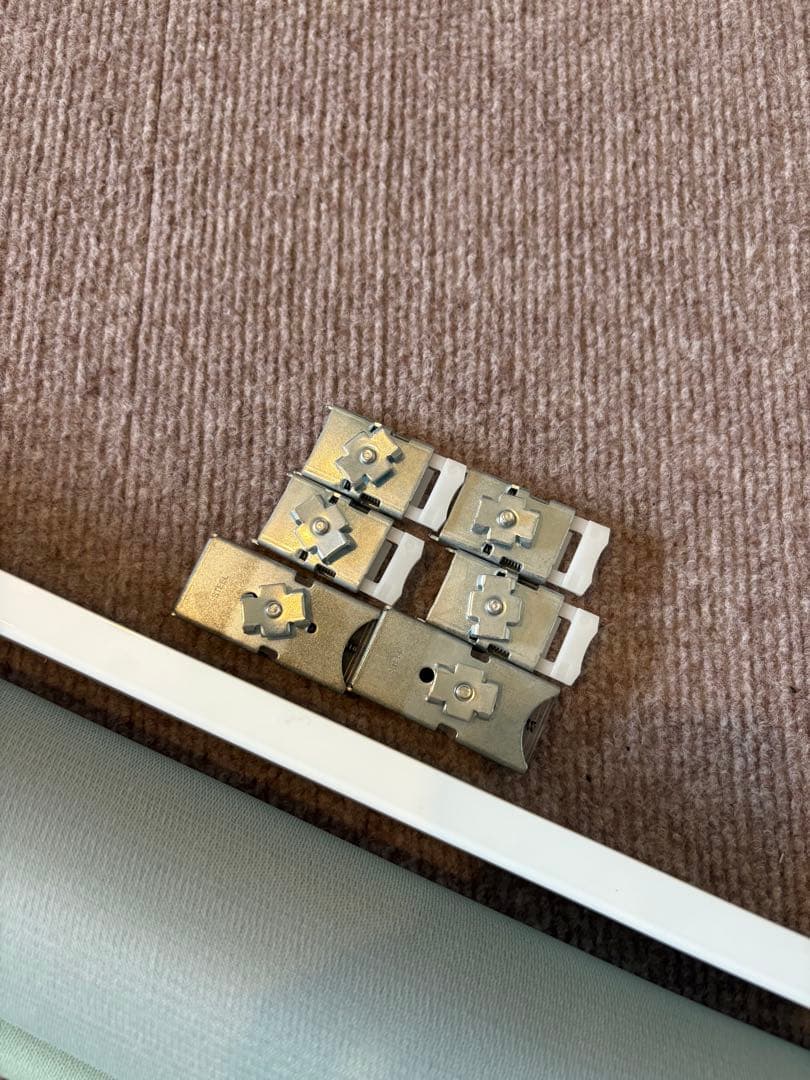 ニトリ　ロールスクリーン　右操作のもの1つ　取付金具付き　高さ250×幅184