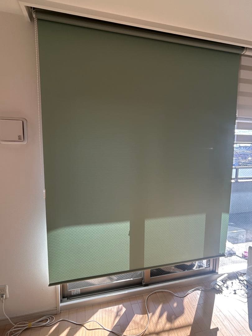 ニトリ　ロールスクリーン　右操作のもの1つ　取付金具付き　高さ250×幅184