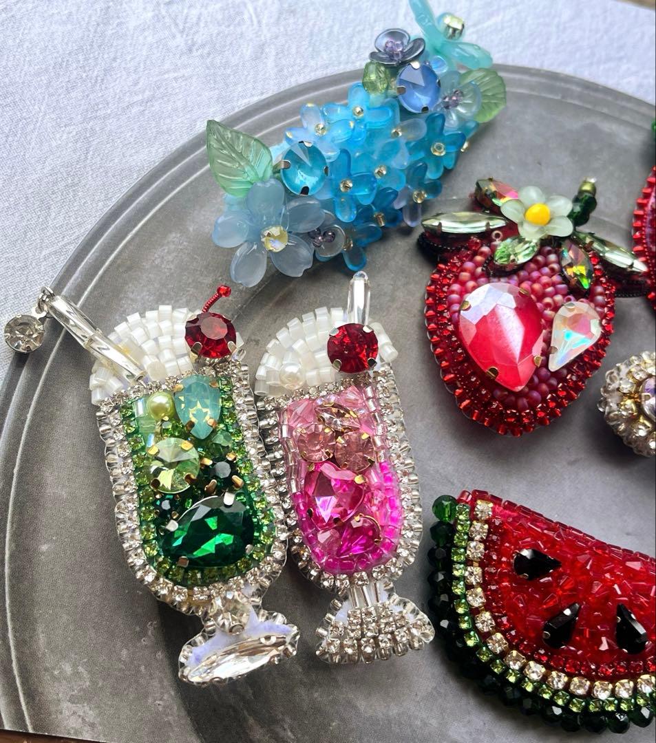 こり 紫陽花 ハリネズミ ビーズ 刺繍 ブローチ ハンドメイド