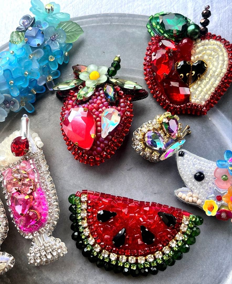 こり 紫陽花 ハリネズミ ビーズ 刺繍 ブローチ ハンドメイド