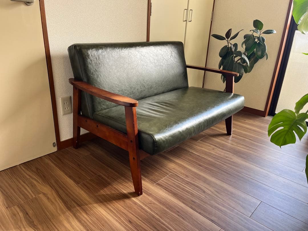 アンティークソファ2人掛け　ダークグリーン合成皮革