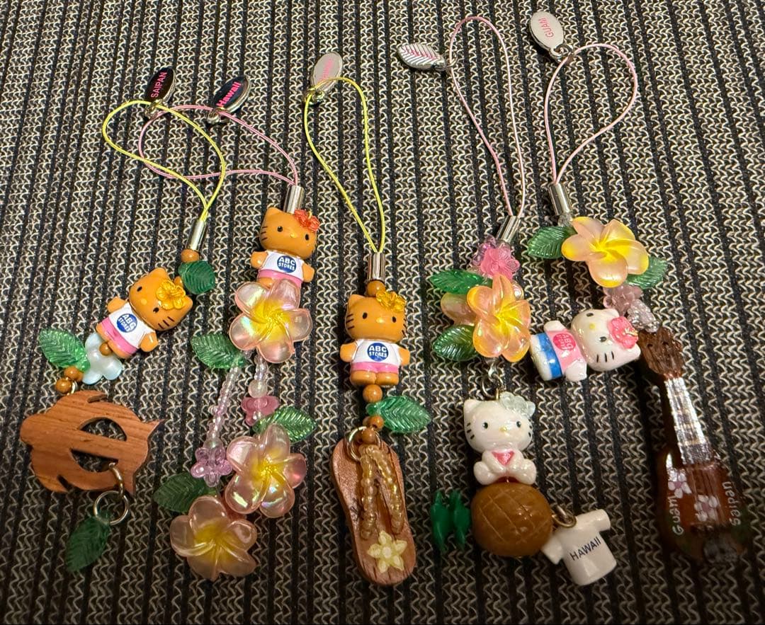 ご当地　日焼けkitty白キテイ 根付けマスコットキーホルダー