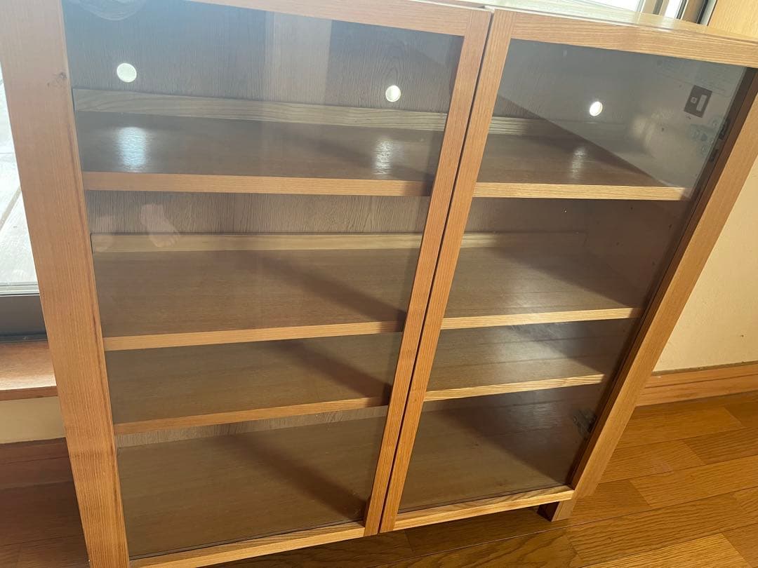 ひよこです。無印良品　ガラス扉キャビネット　薄型