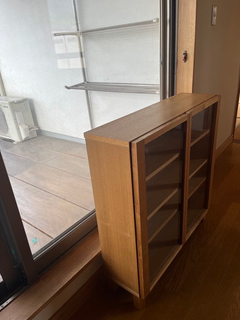 ひよこです。無印良品　ガラス扉キャビネット　薄型