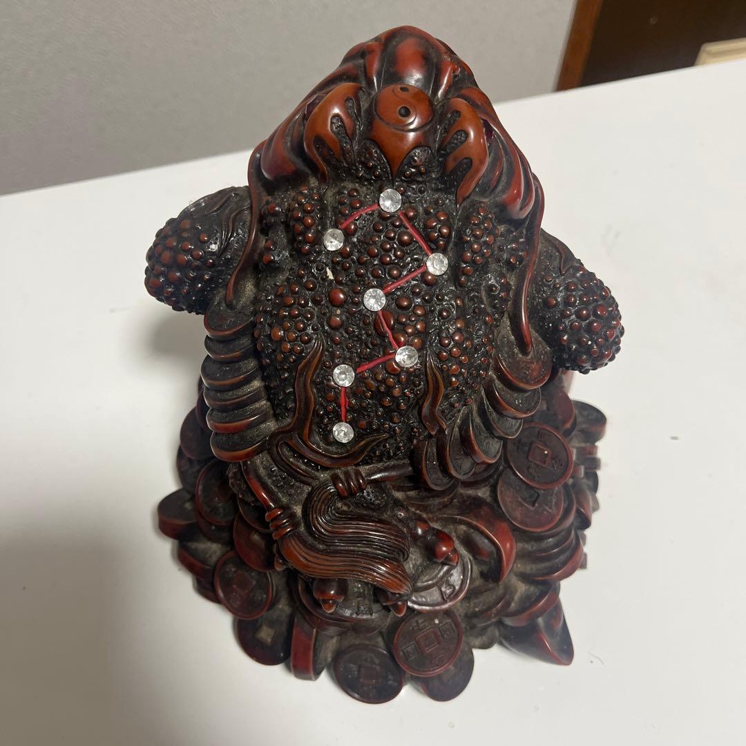 木製カエル彫刻 宝物の付き