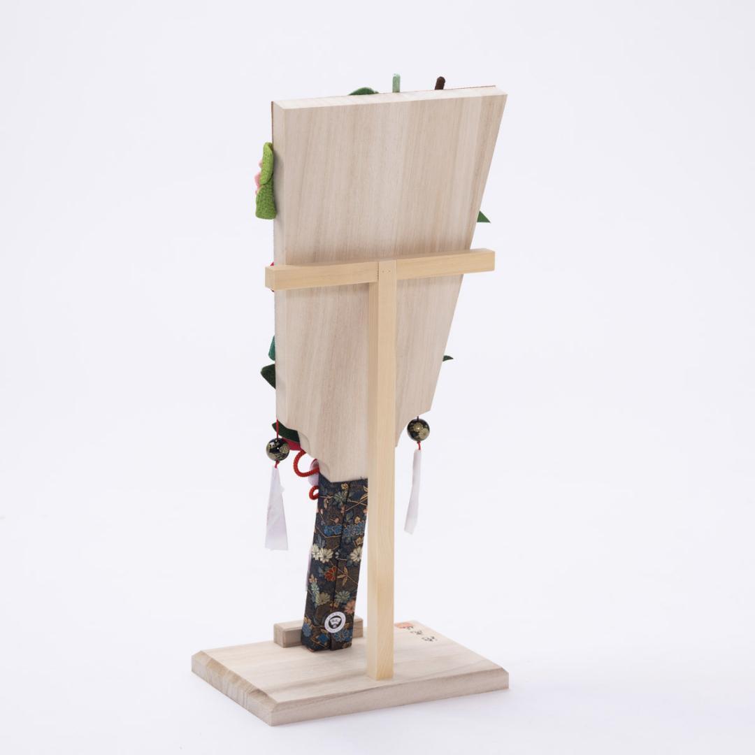 羽子板 ちりめん押し絵 / 花飾り（台付き）C