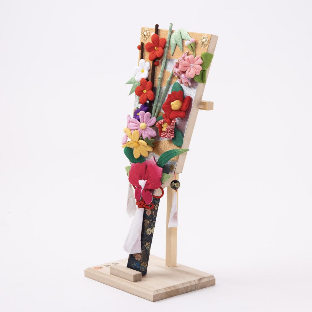 羽子板 ちりめん押し絵 / 花飾り（台付き）C
