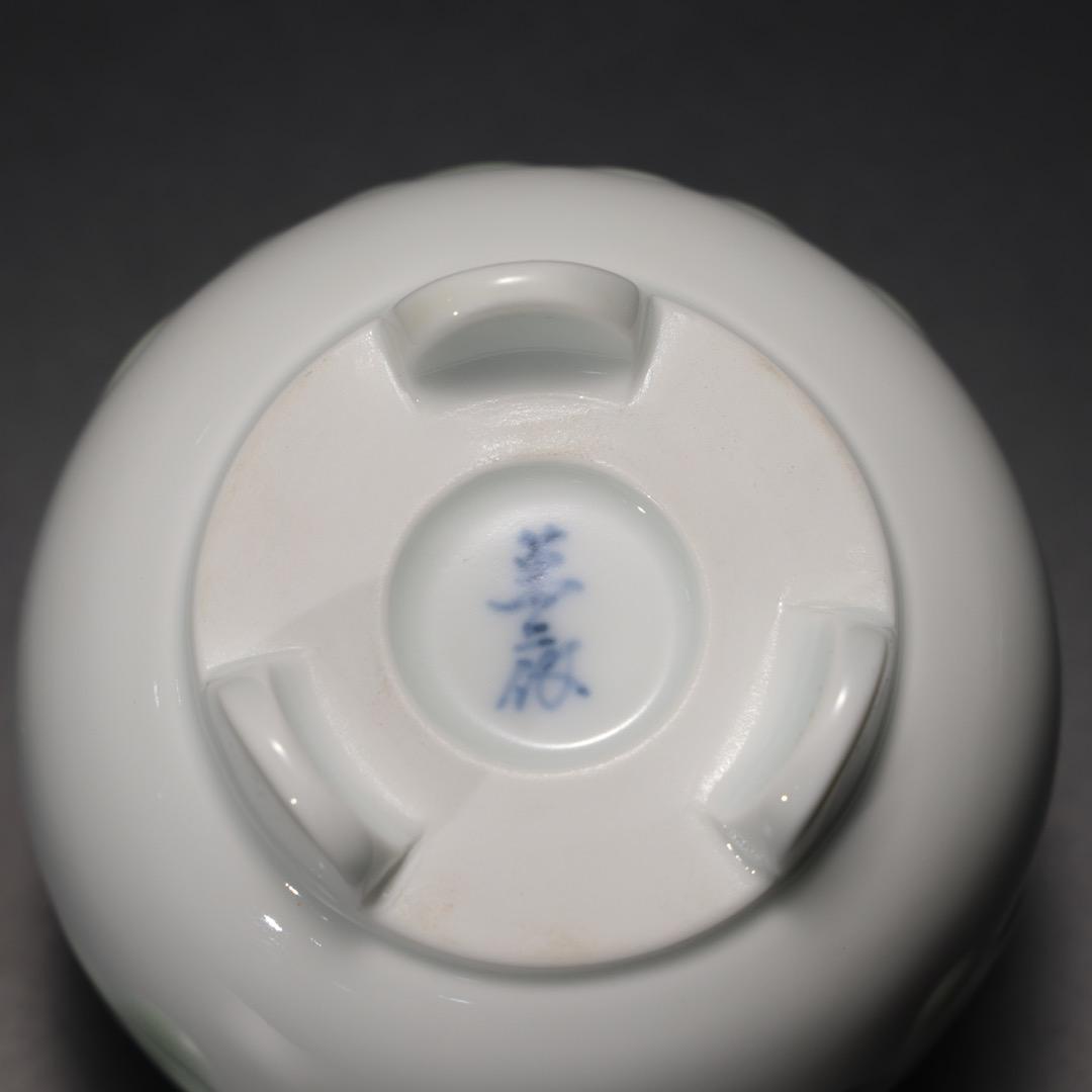 井上萬二作 人間国宝 白磁緑釉彫文香炉 共箱 R1167お12 - メルカリ