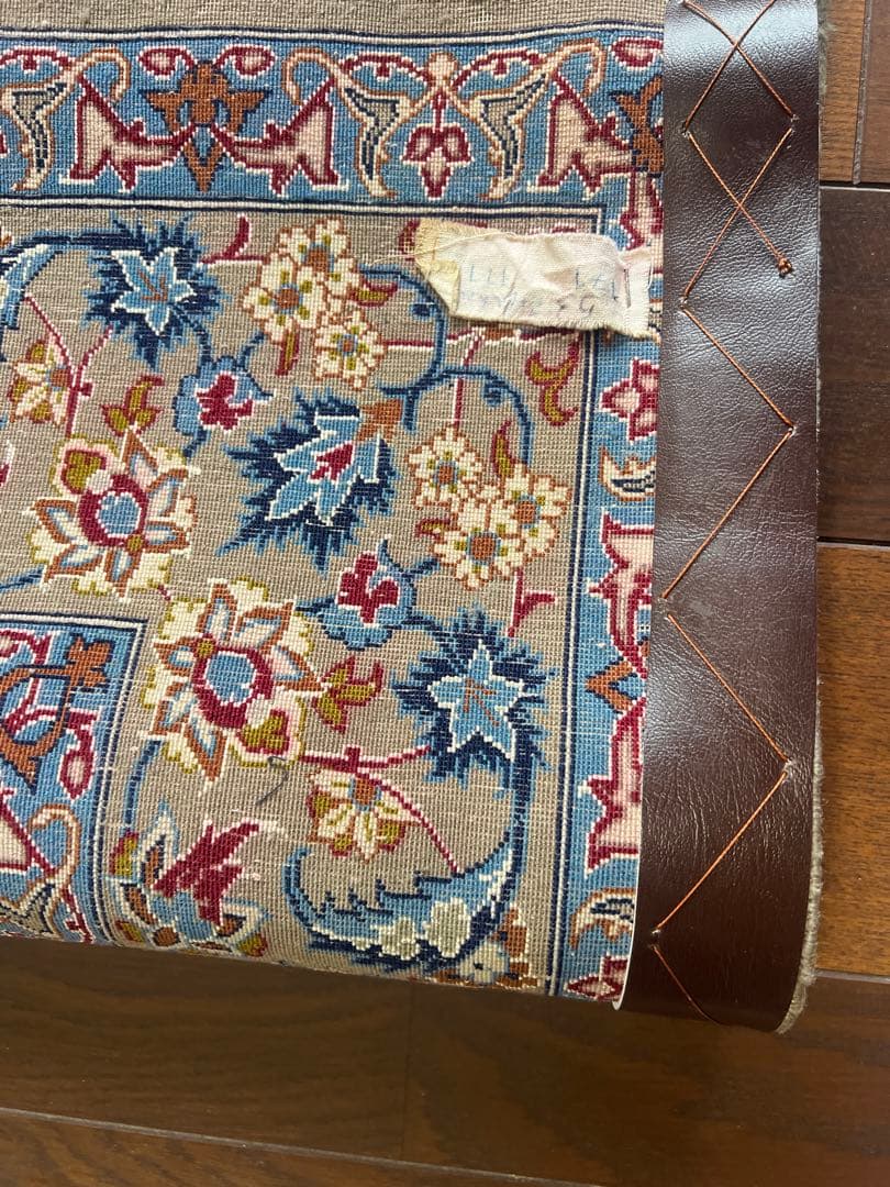 ペルシャ絨毯本物手織りタブリーズ産、素材:シルクとウール非常に綺麗