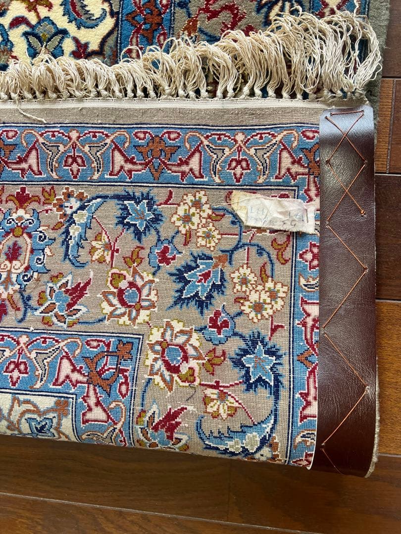 ペルシャ絨毯本物手織りタブリーズ産、素材:シルクとウール非常に綺麗