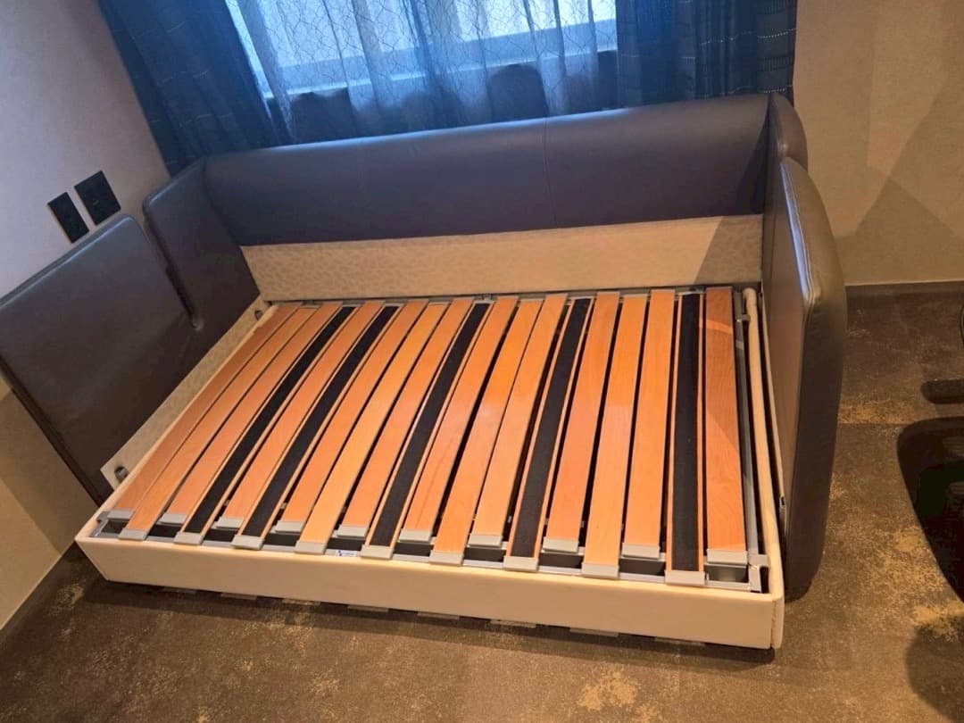 ○[全国発送] [美品] Poltrona Frau Naidei ソファベッド