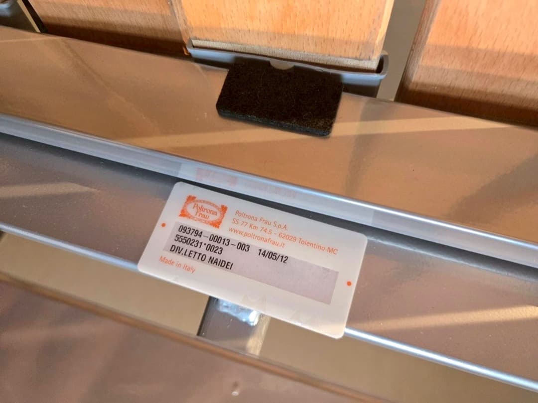 ○[全国発送] [美品] Poltrona Frau Naidei ソファベッド