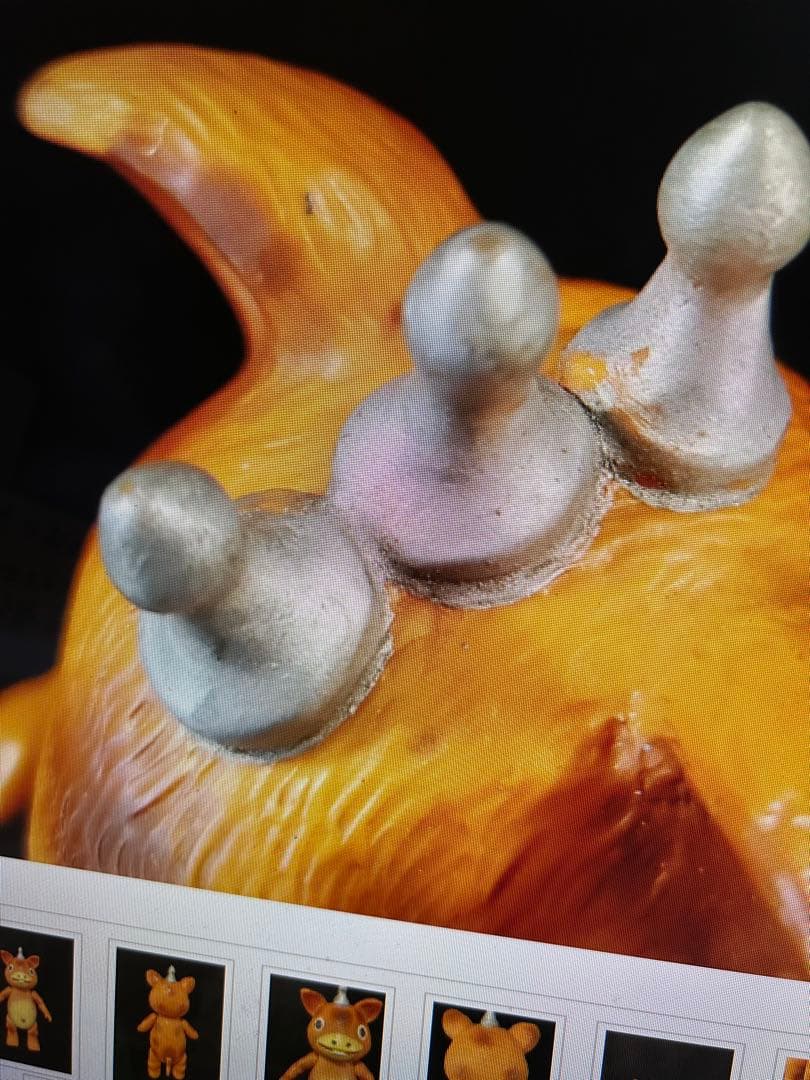 マルサン怪獣ブースカ オレンジ成型 王冠 珍色銀塗装 - メルカリ