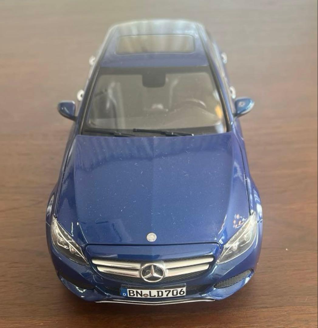ベンツ　Cクラスモデルカー　濃紺　スケール 1/18　レプリカ