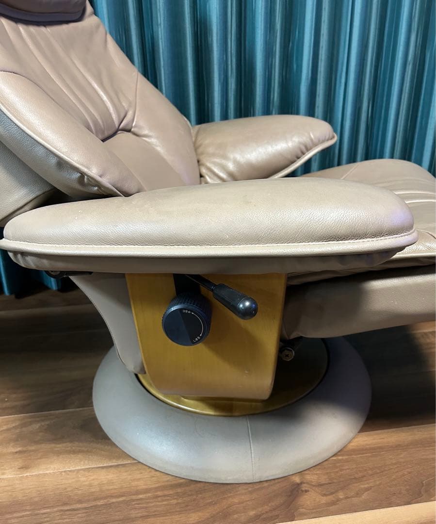 カリモク.リクライニングチェアー