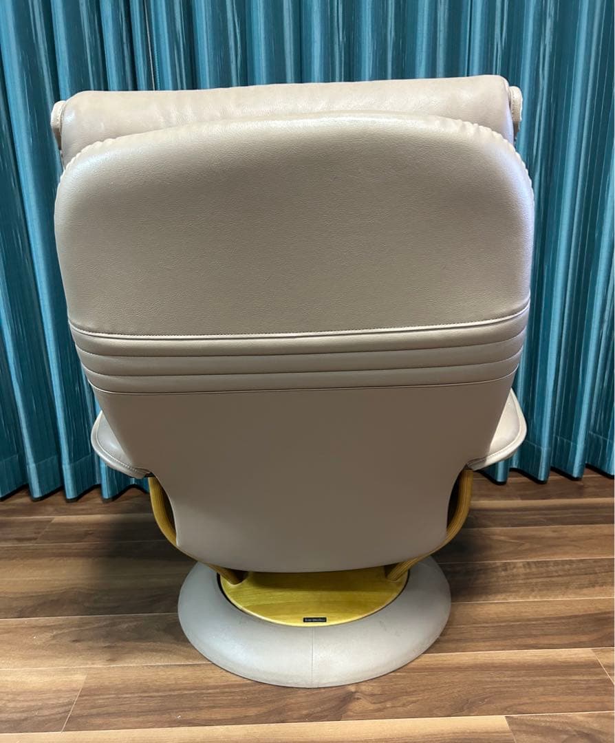 カリモク.リクライニングチェアー