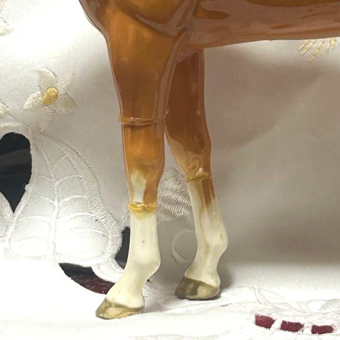 イギリス ベスウィック社によるパロミノカラーの陶器の馬の置物 難あり品