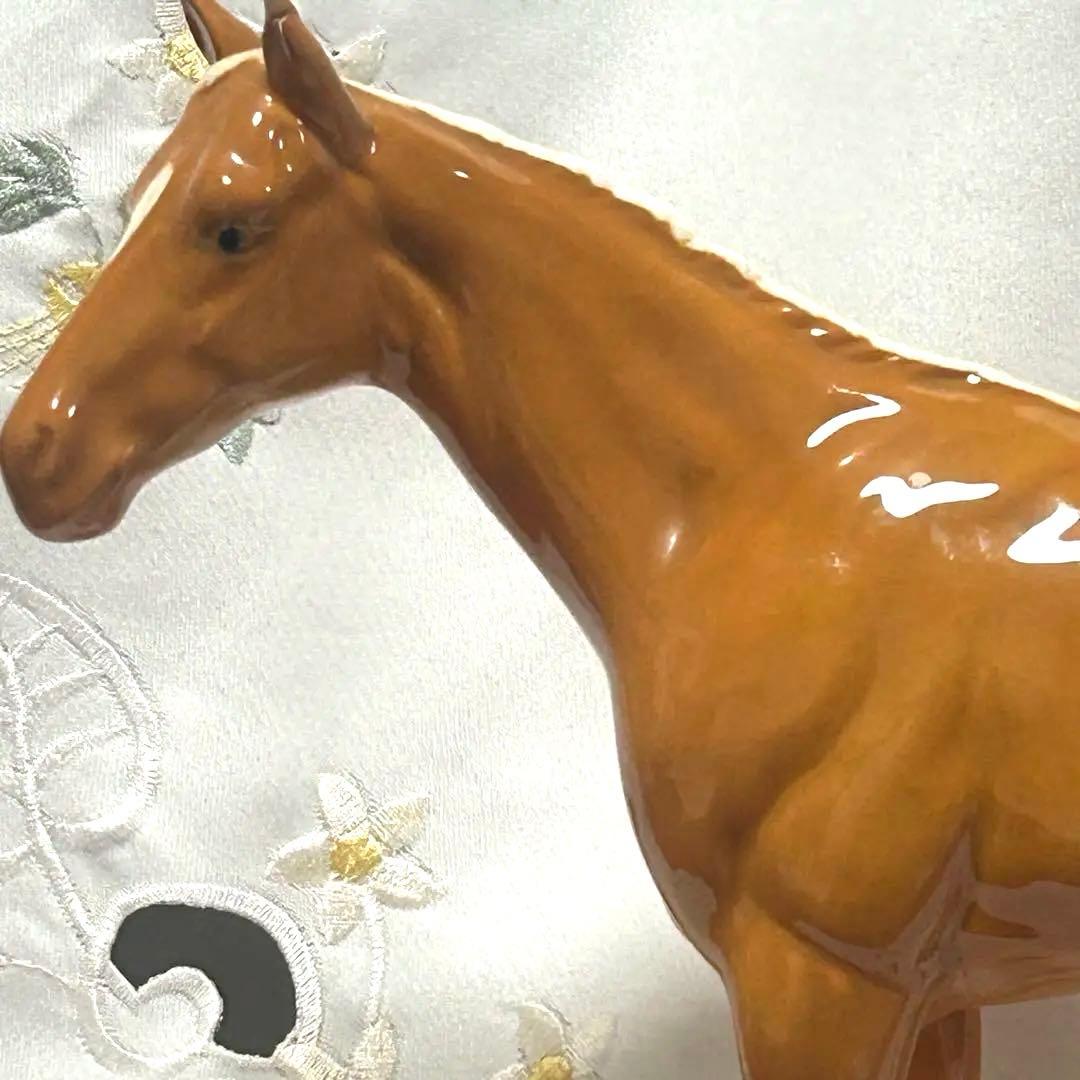 イギリス ベスウィック社によるパロミノカラーの陶器の馬の置物 難あり品