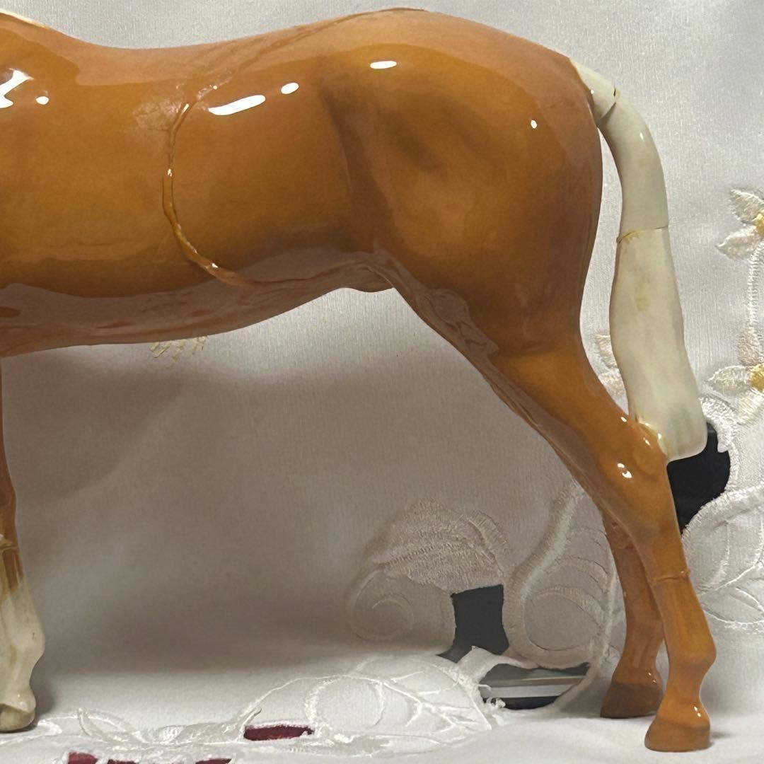 イギリス ベスウィック社によるパロミノカラーの陶器の馬の置物 難あり品